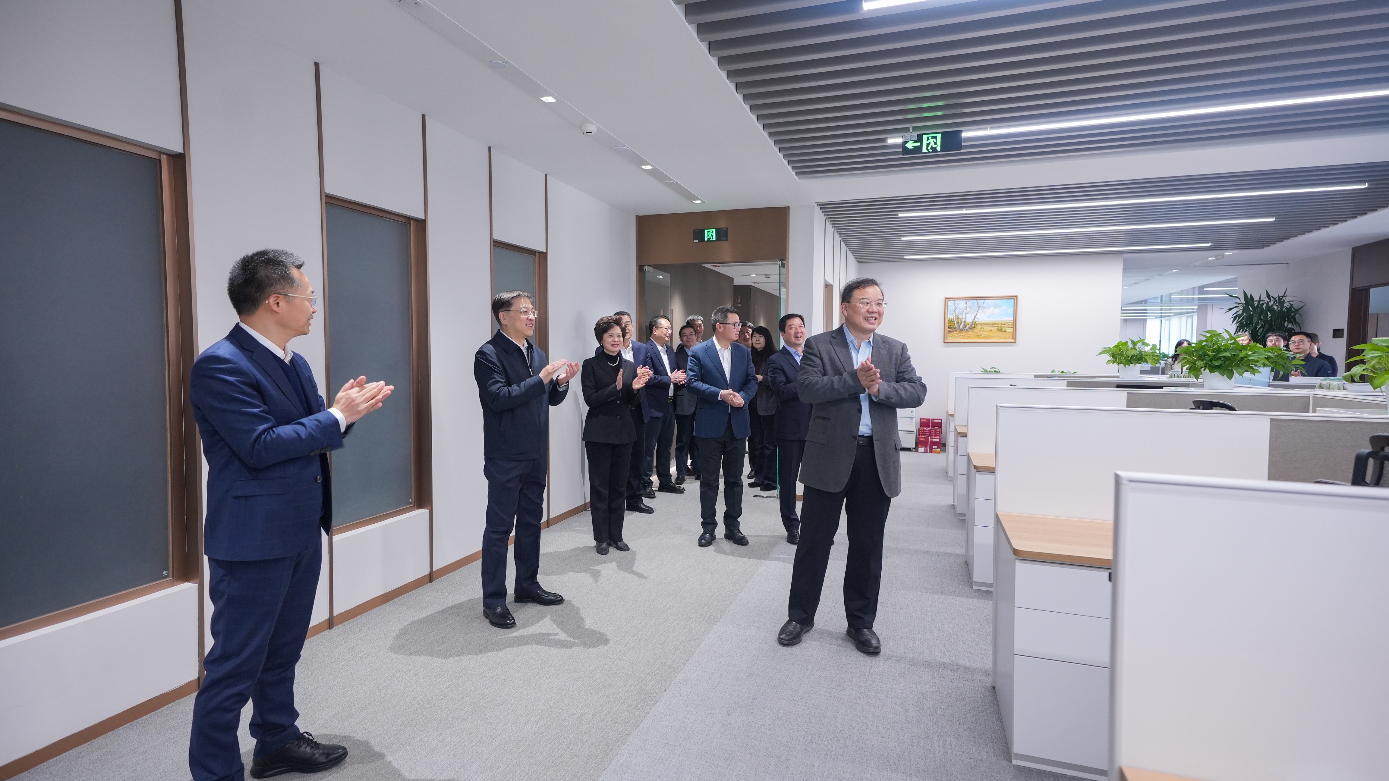 中国诚信为本专业服务 官网向导班子新年走访慰问在京所出资企业干部职工